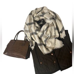 Fall Bundle of 3 items - Liz Claiborne Vest, Tommy Hilfinger Purse, & scarf